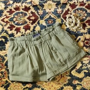 American Eagle olive green cotton shorts